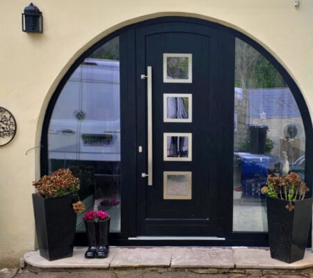 Eine Haustür aus Holz: Natur pur in zeitloser Eleganz